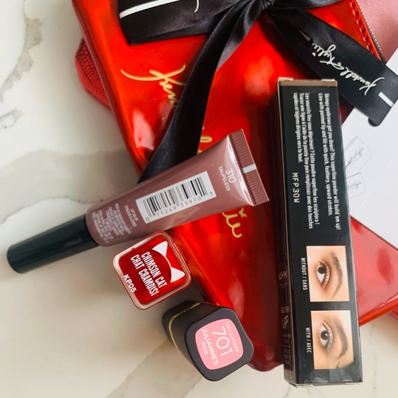 Makeup Gift Set Kendall and Kylie Cosmetic Bag ( 2 pieces) and 4 Items - Picture 3 of 5